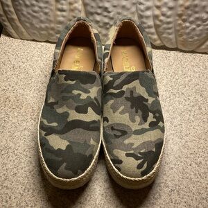 Madeline Camo Slip On Shoes Size 9